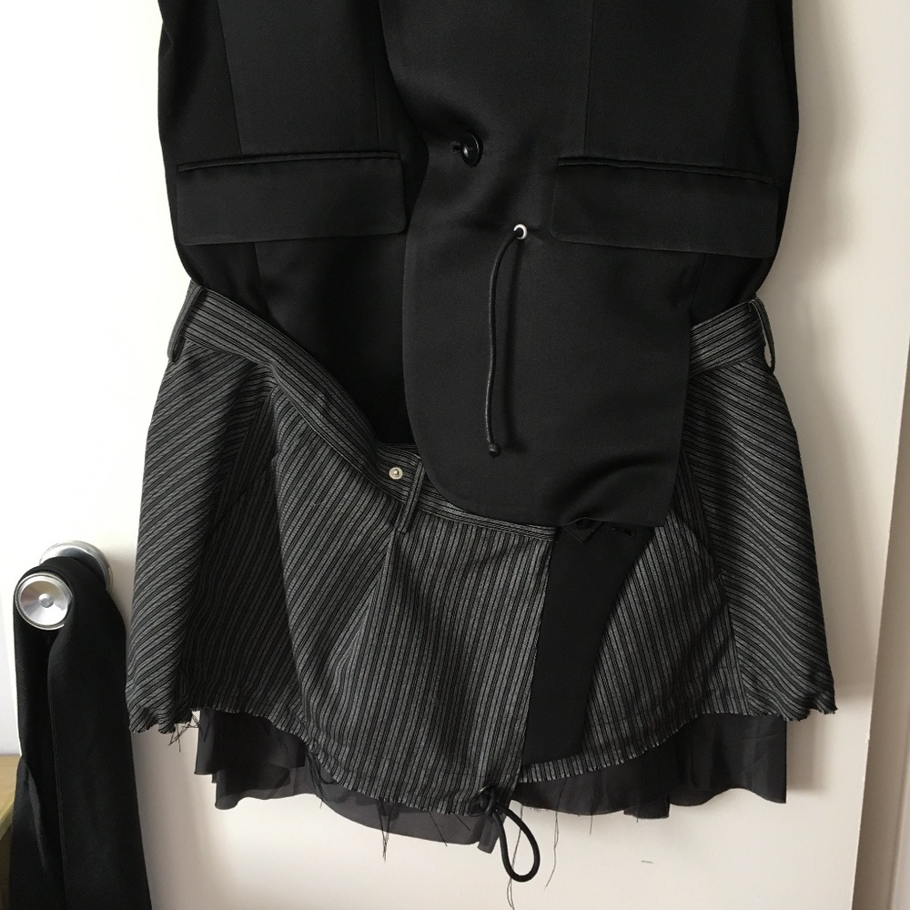 New SACAI Runway 3138 Black + Pinstripe Dress 3 M - Picture 4 of 10